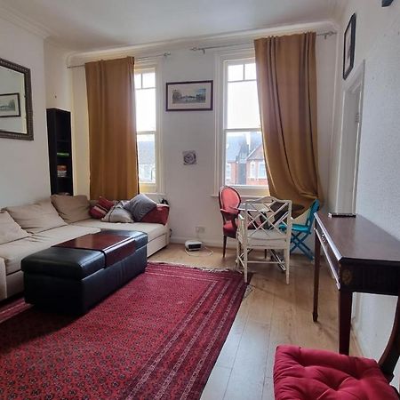 Extra Large One Bedroom Flat With Parking 伦敦 外观 照片