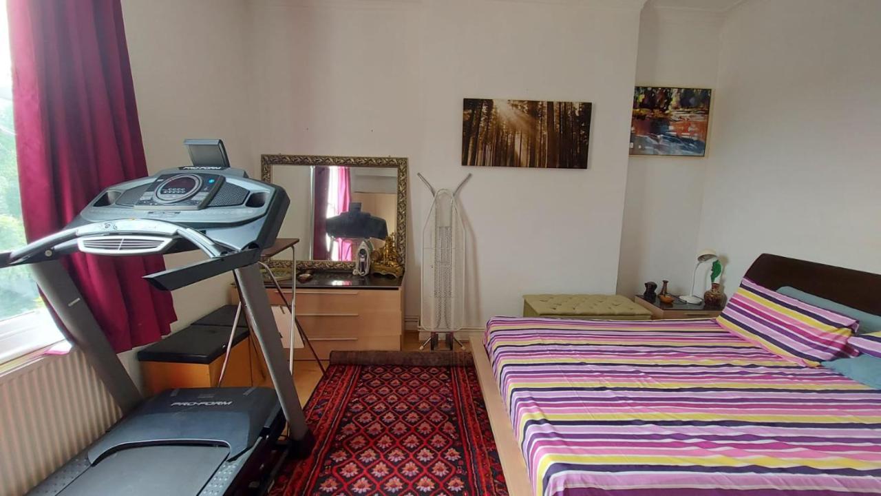 Extra Large One Bedroom Flat With Parking 伦敦 外观 照片