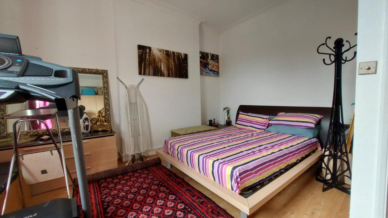 Extra Large One Bedroom Flat With Parking 伦敦 外观 照片
