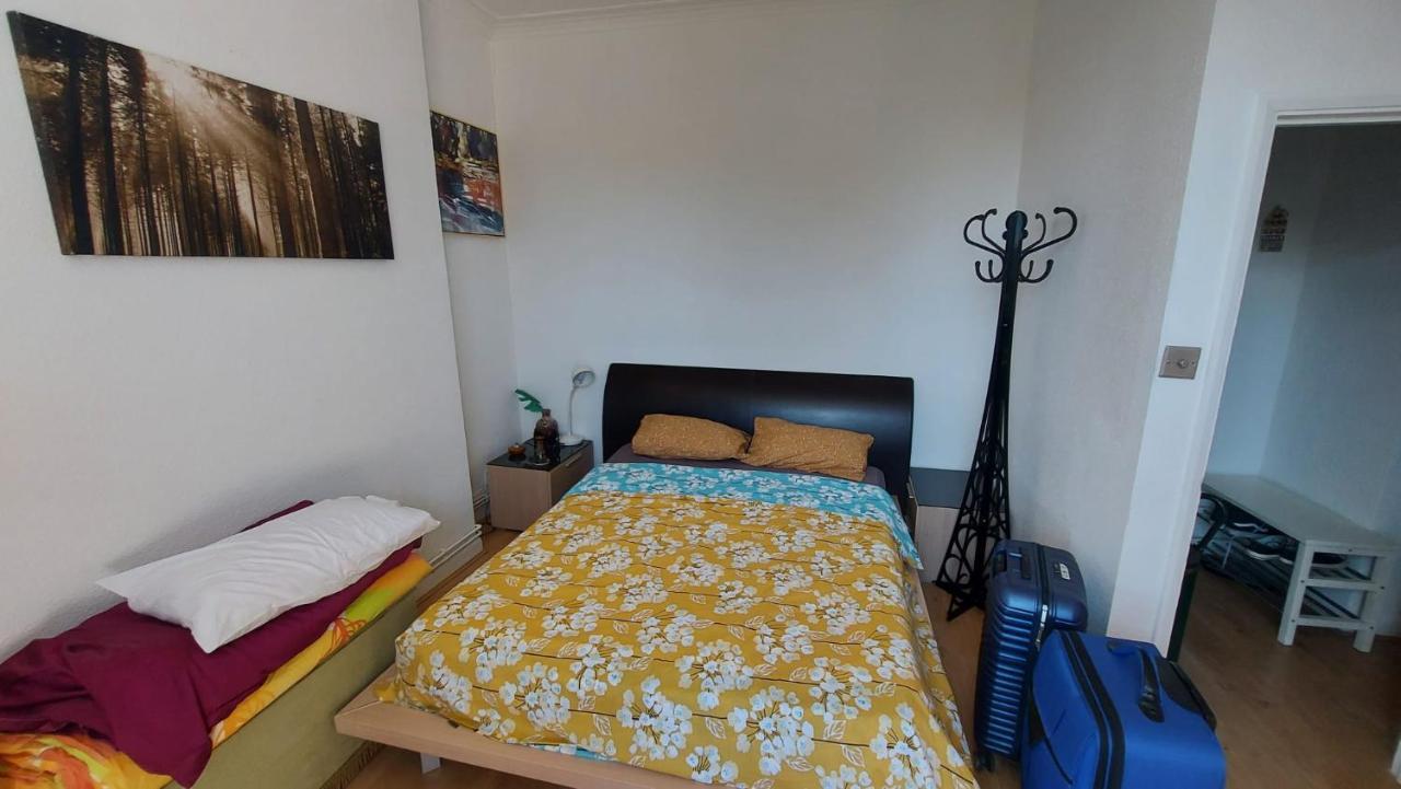Extra Large One Bedroom Flat With Parking 伦敦 外观 照片