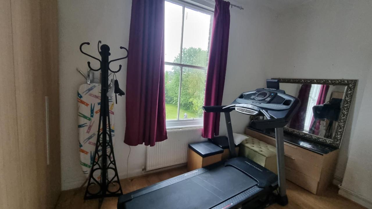 Extra Large One Bedroom Flat With Parking 伦敦 外观 照片