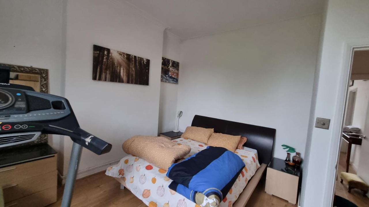 Extra Large One Bedroom Flat With Parking 伦敦 外观 照片